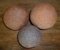 Hmota W28 červená s černým ostřivem (1ks = 10kg)